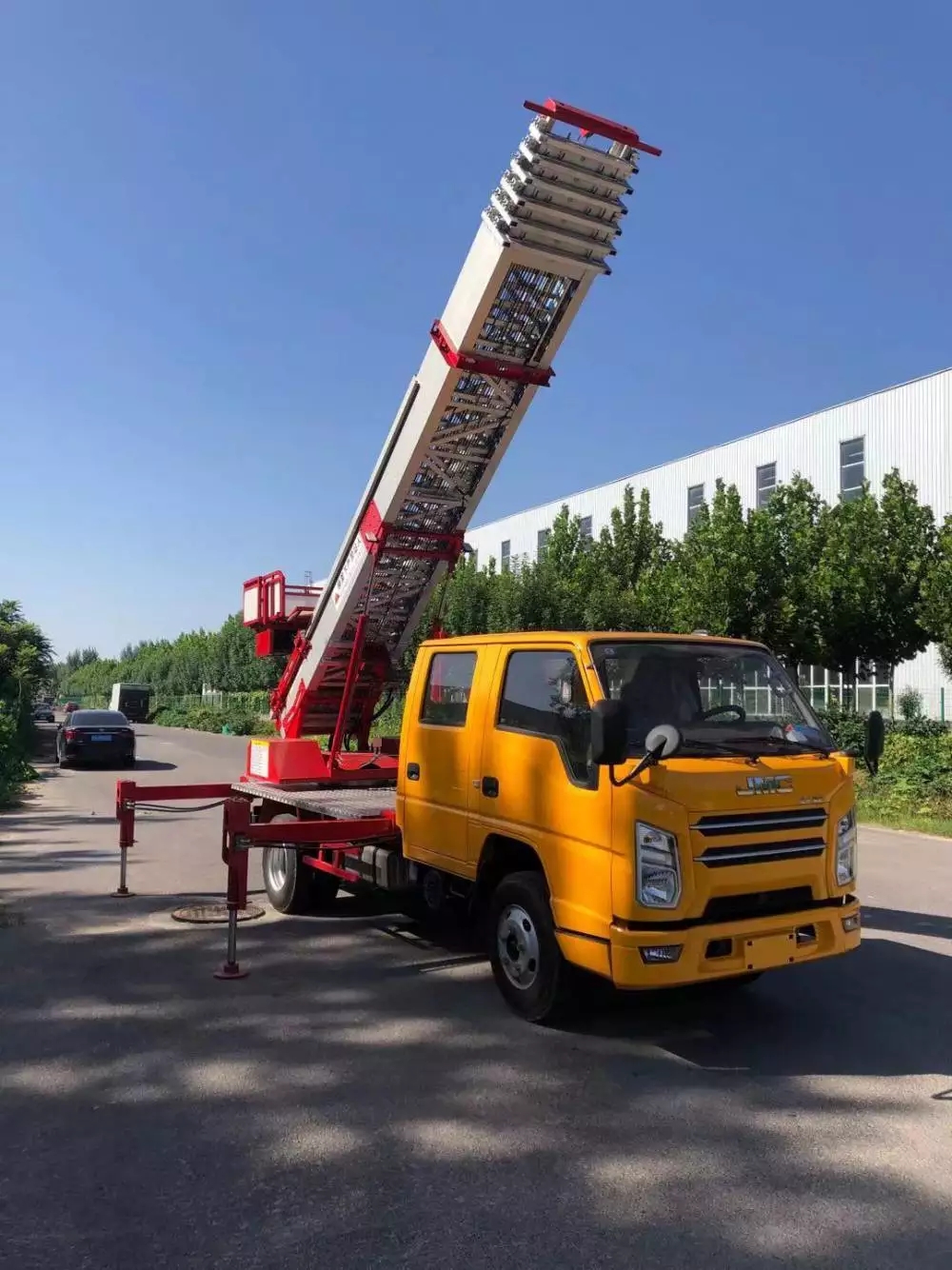 东昌府附近的云梯车出租服务：轻松解决高空作业需求