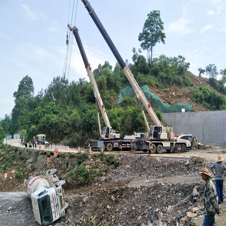 东昌府汽车掉沟里叫吊车救援要多少钱